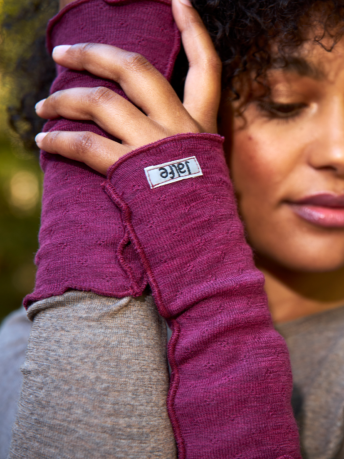 Wrist warmers eyelet merino